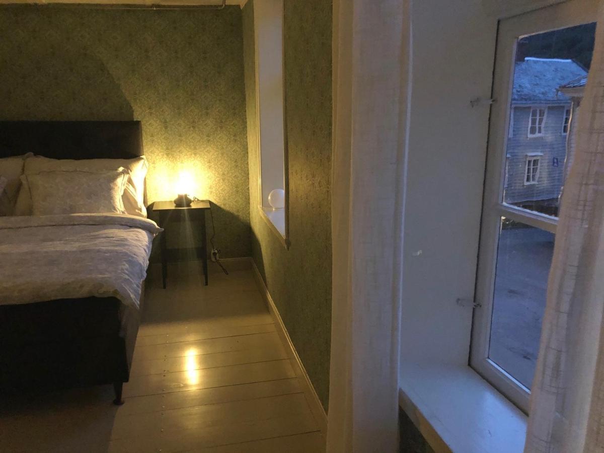 Den gule krambua Apartment Lærdalsøyri Bagian luar foto